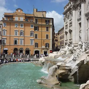 In Trevi Fouintain View Apartment